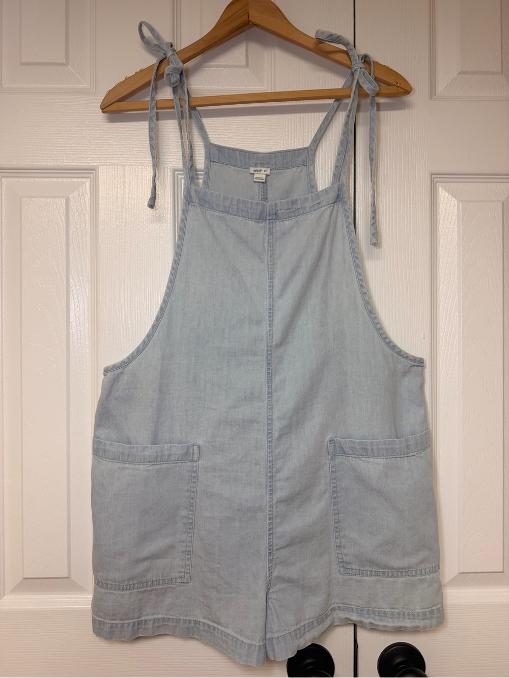 Aerie Chambray Tie Shoulder Romper Shortalls Light Wash Denim Pockets Small
